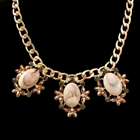 Lee Angel Cream Swirl Cabochon Crystal Frontal Necklace NWT 110 - Picture 3 of 5